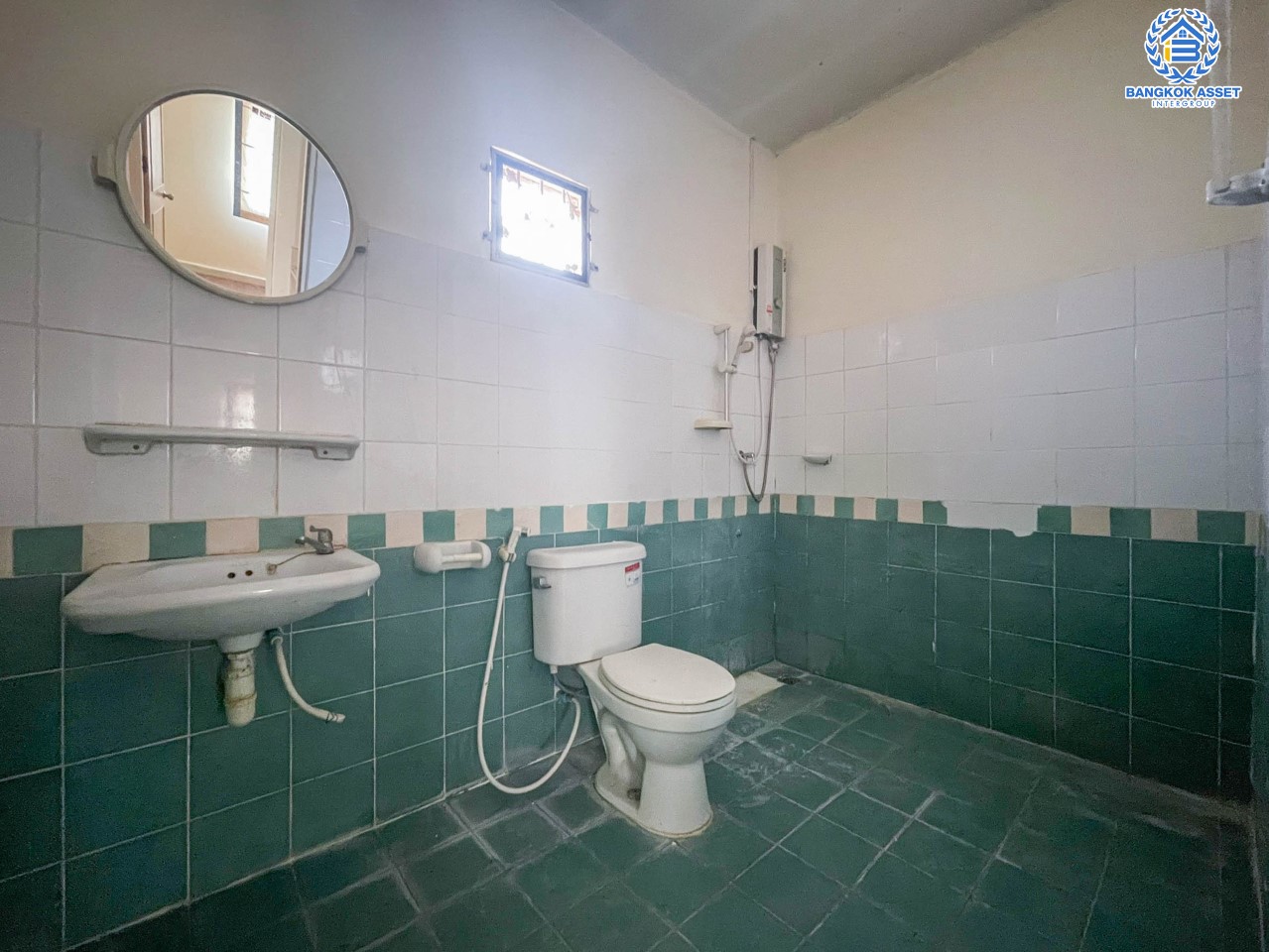 *****ทาวน์เฮ้าส์มือสอง ย่านนนทบุรี หลังมุม ม.พฤกษา37 บางใหญ่-กาญจนาภิเษก เนื้อที่ 21.6 ตร.ว. ฟังก์ชัน 3 ห้องนอน 2 ห้องน้ำ จอดรถได้ 1 คัน ต่อเติมครัว โรงรถพร้อมอยู่ บนทำเลเดินทางสะดวก ใกล้เซ็นทรัลเวสต์เกต และรถไฟฟ้าสายสีม่วง "สถานีคลองบางไผ่"